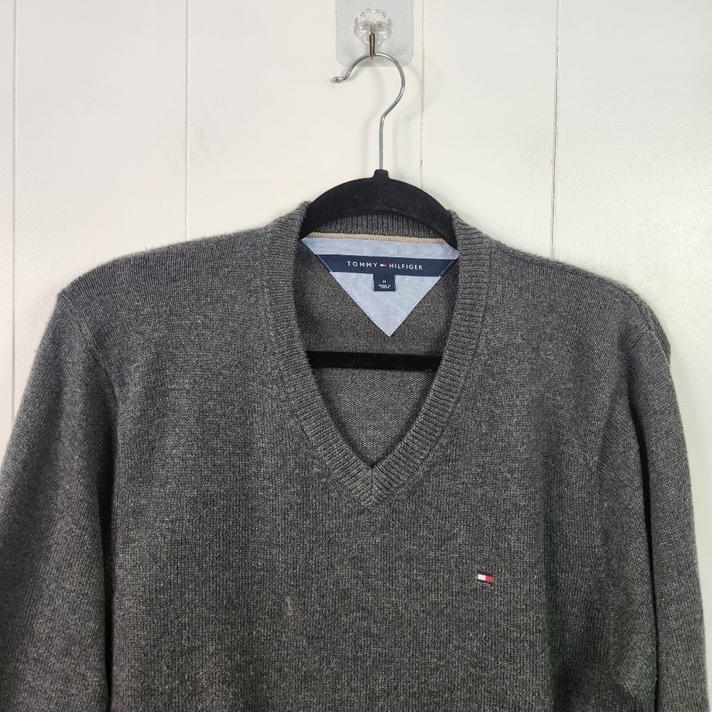 Tommy Hilfiger Mens Gray V-Neck Sweater Long Sleeve Classic Preppy Y2K Medium - Picture 3 of 7